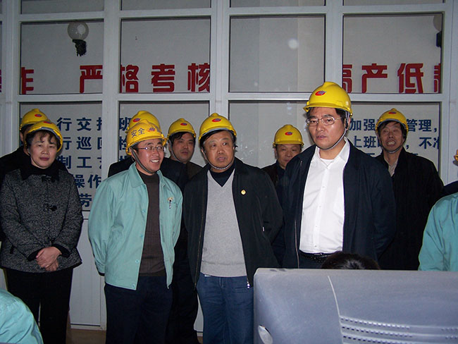 2007年1月11日，張家港市委書記黃欽到集團核心企業(yè)華昌化工考察